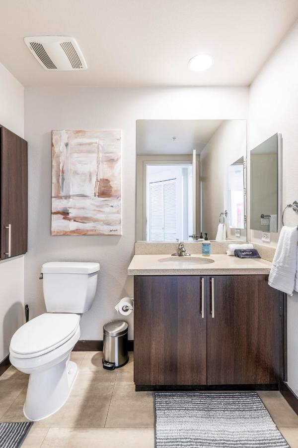 2br Weho Penthouse Topfloor *