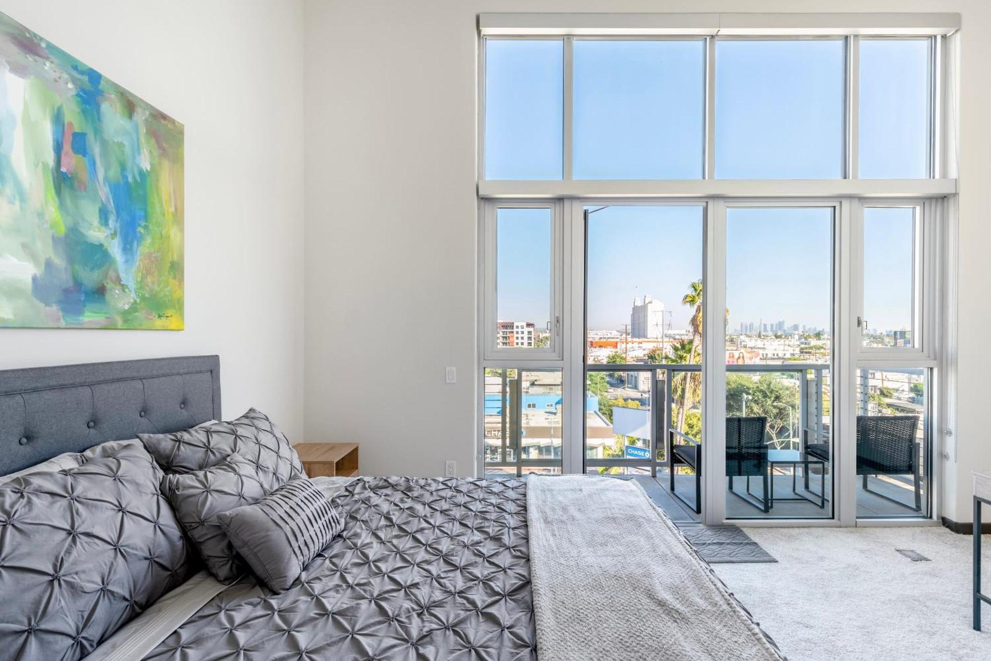 2br Weho Penthouse Topfloor *